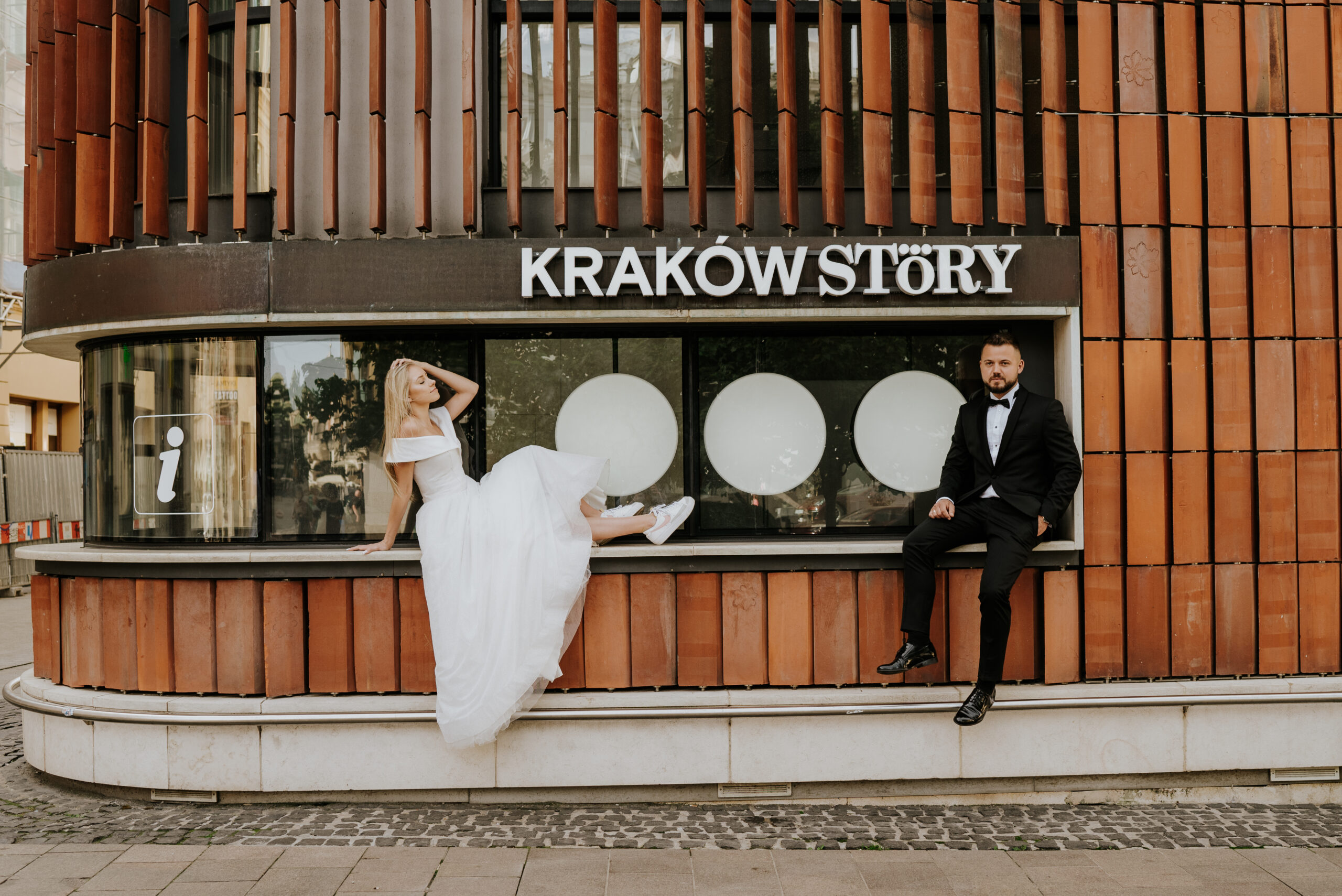 Przykładowy kadr z pleneru poślubnego w mieście Krakowie Pakiet Czarny Kot
