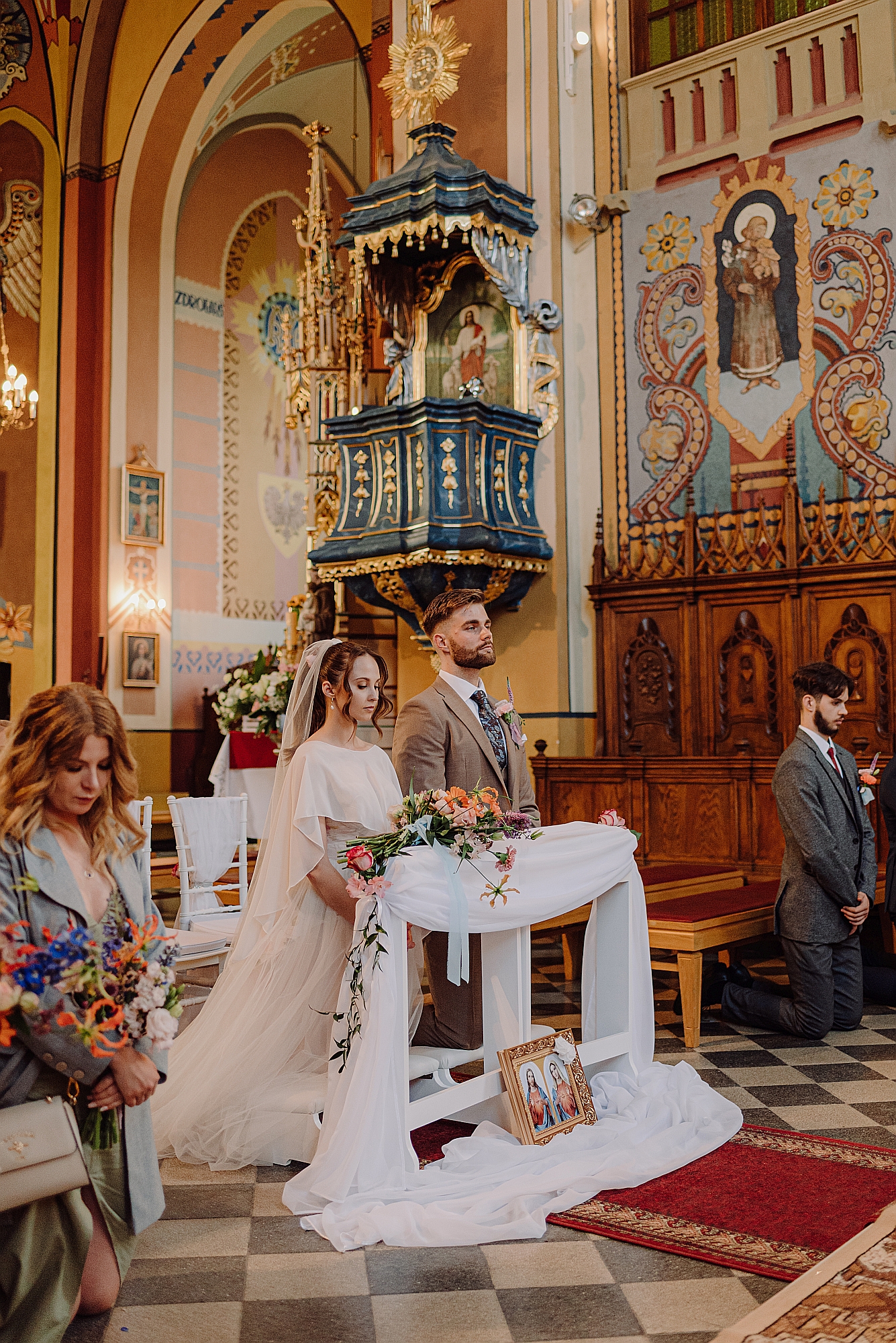 Blakkat fotografia ślubna Państwo Młodzi w kościele